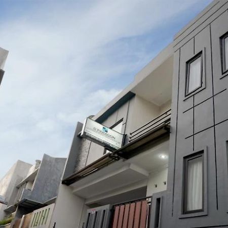 Dparagon Pamela 3 Hostel Yogyakarta Kültér fotó