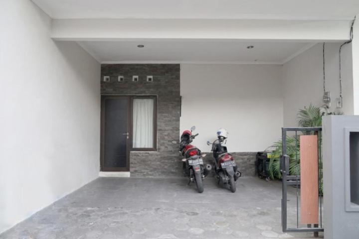 Dparagon Pamela 3 Hostel Yogyakarta Kültér fotó