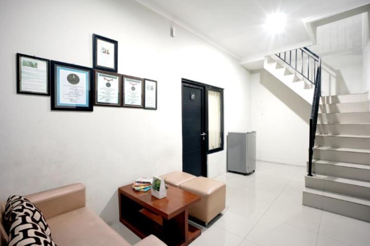 Dparagon Pamela 3 Hostel Yogyakarta Kültér fotó
